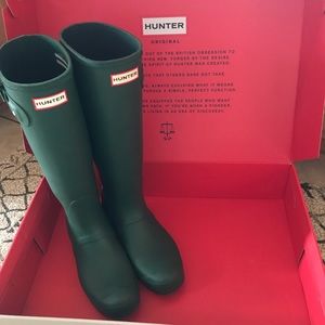 ☔️HUNTER matte Green Hunter Boots.
